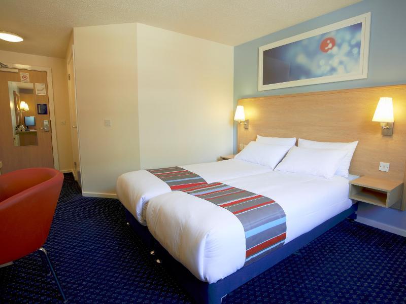 Travelodge Swindon Central Buitenkant foto